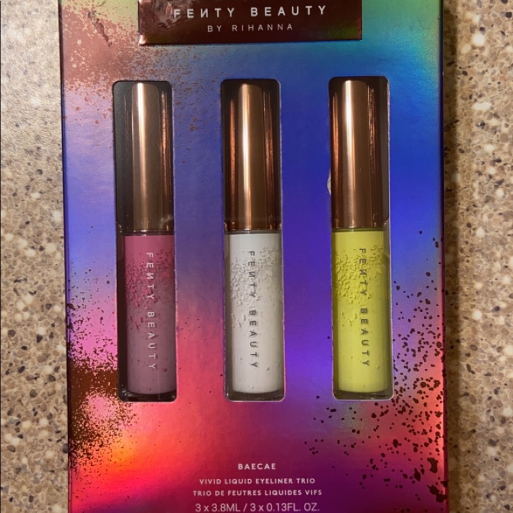 Fenty Beauty Baecae Eyeliner 🏝